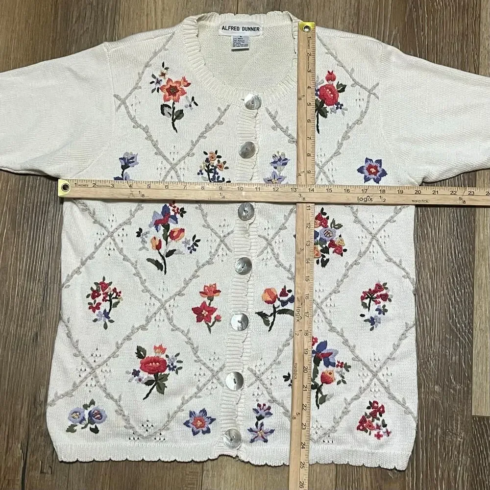 Vtg 90s Knit Cardigan Sweater SS Medium Floral Embroidery Cottagecore Grannycore - Picture 6 of 6